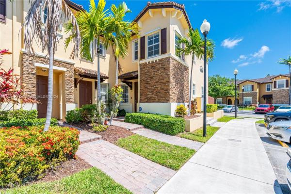 The Shores At Isles Of Bayshore, 9153 SW 227th St #10, Cutler Bay, Florida 33190, image 3