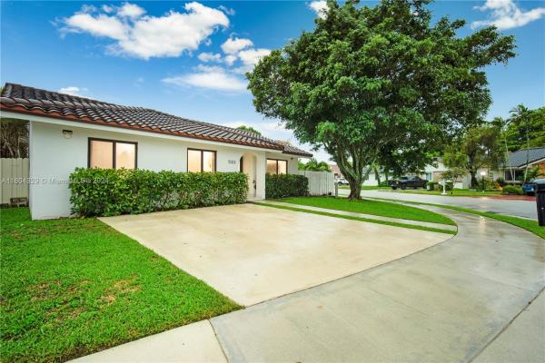 Munne Royal Homes, 14554 SW 96th Ter, The Hammocks, Florida 33186, image 3