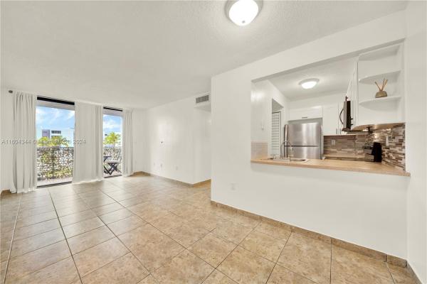Fontainebleau Gardens, 8145 NW 7th St #314, Fountainebleau, Florida 33126, image 2