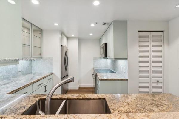 Courvoisier Courts, 701 SE Brickell Key Blvd #1206, Miami, Florida 33131, image 1