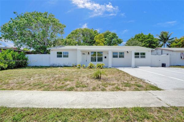Bonnie Loch, 4041 NW 3rd Ave, Deerfield Beach, Florida 33064, image 1
