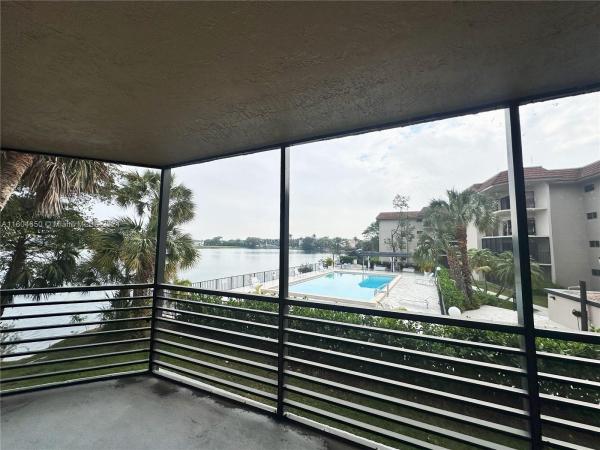 Summertree Village, 471 Ives Dairy Rd #207-3, Ives Estates, Florida 33179, image 1