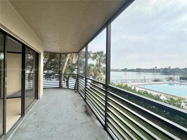 Summertree Village, 471 Ives Dairy Rd #207-3, Ives Estates, Florida 33179, image 2