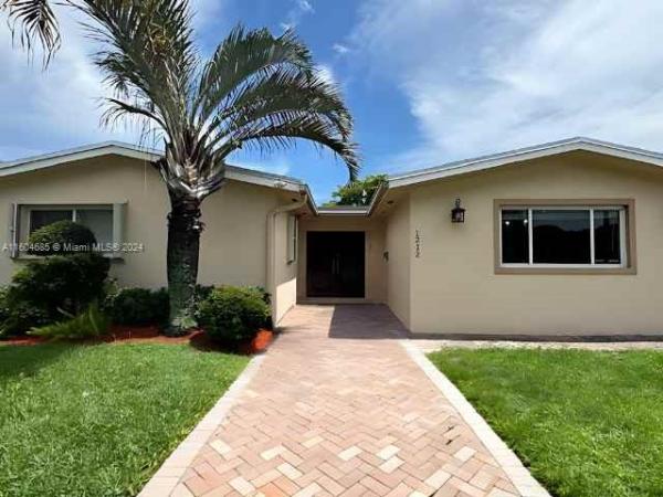 Windward Manor, 1212 NE 176th Ter, North Miami Beach, Florida 33162, image 1
