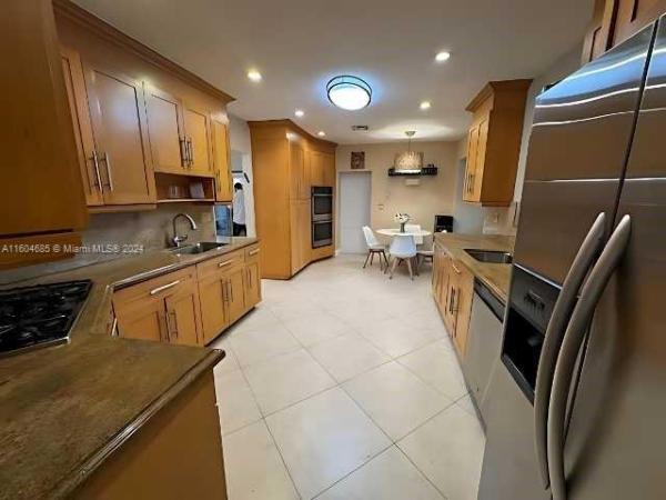 Windward Manor, 1212 NE 176th Ter, North Miami Beach, Florida 33162, image 3