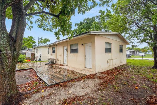 Para Villa Heights, 2035 NW 70th St, Gladeview, Florida 33147, image 2