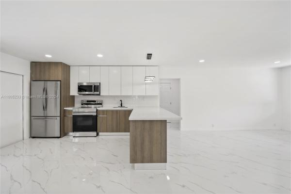 Hollywood Beach Gardens, 5635 Pierce St, Hollywood, Florida 33021, image 1