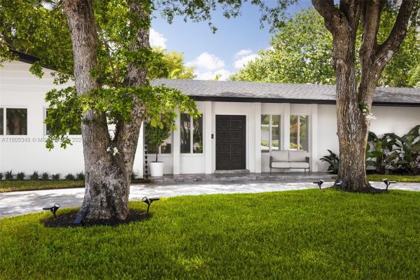 Patricia Manor, 9800 SW 70th Ave, Pinecrest, Florida 33156, image 3