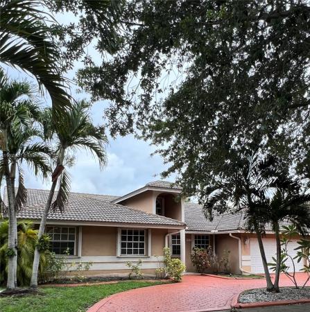 Royal Lakes, 8545 NW 165th Ter, Miami Lakes, Florida 33016, image 2