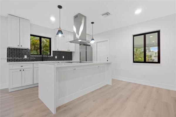 1247 NE 111th St, Unincorporated Dade County, Florida 33161, image 2