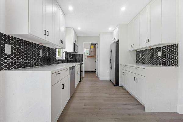 Hialeah Heights, 2748 NW 56th St, Brownsville, Florida 33142, image 3