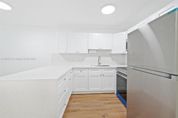605 NW 72nd Ave #203, Unincorporated Dade County, Florida 33126, image 3