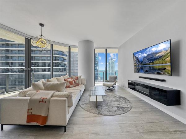 Brickell Heights East, 45 SW 9th St #4201, Miami, Florida 33130, image 1