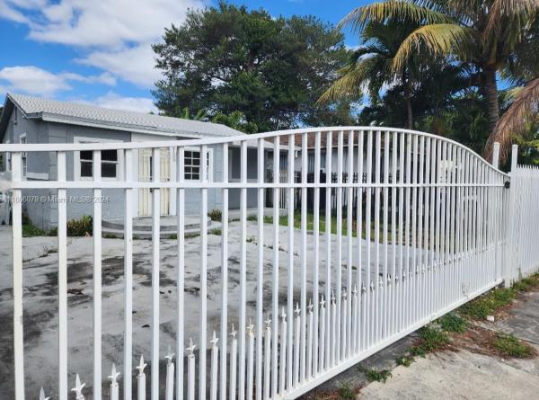 Earlington Heights, Brownsville, Florida 33142, image 1