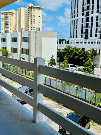 1600 NE 114th St #310, Unincorporated Dade County, Florida 33181, image 2