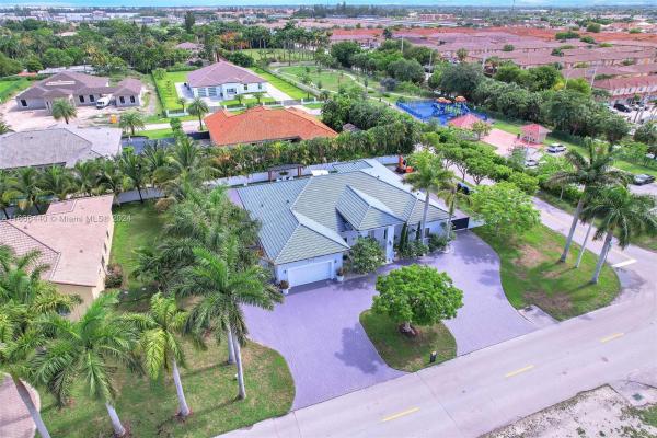 Castellon Estates, 9701 NW 130th St, Hialeah Gardens, Florida 33018, image 3