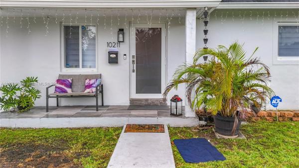 South Coral Homes, 10211 Martinique Dr, Cutler Bay, Florida 33189, image 3