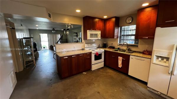 Villas At Carriage Hills Lakeside, 2 Briarwood Cir #101, Hollywood, Florida 33024, image 1