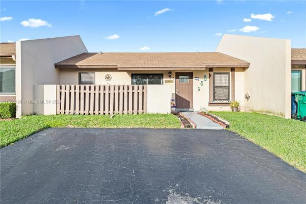 Devon Aire Villas, 12011 SW 110th St Cir E, Kendall, Florida 33186, image 3