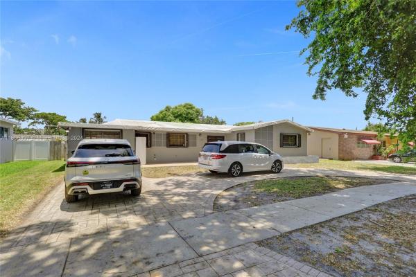 Windward Manor, 1225 NE 176th St, North Miami Beach, Florida 33162, image 3