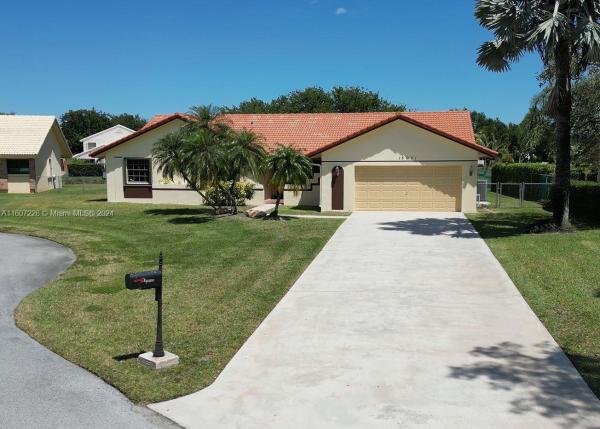Falcon's Lea, 15021 Featherstone Way, Davie, Florida 33331, image 1