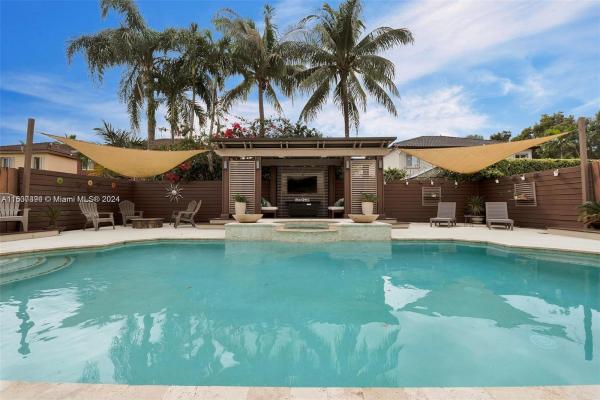 Laroc Estates, 16634 SW 50th Ter, Kendale Lakes, Florida 33185, image 2