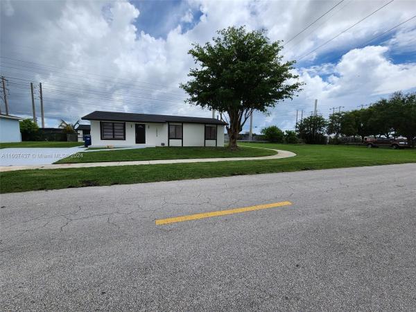 12705 SW 261st Ter, Unincorporated Dade County, Florida 33032, image 2