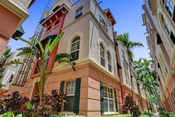 Villa Medici, 1033 NE 17th Way #702, Fort Lauderdale, Florida 33304, image 1