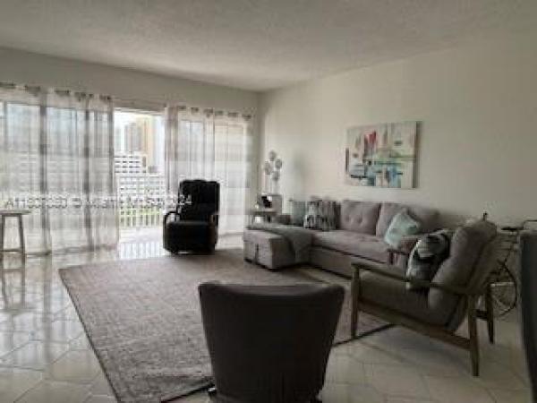 Arlen House Central, 300 Bayview Dr #707, Sunny Isles Beach, Florida 33160, image 1