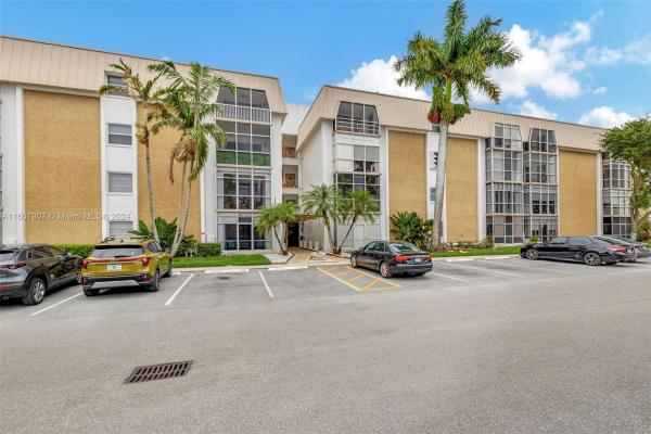 Avon At River Shores, 3040 NE 16th Ave #315, Oakland Park, Florida 33334, image 1