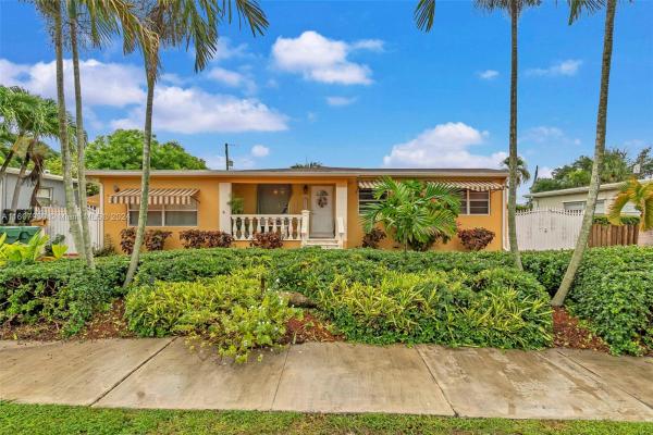 Rose Bea Manor, 3015 SW 103rd Pl, University Park, Florida 33165, image 1