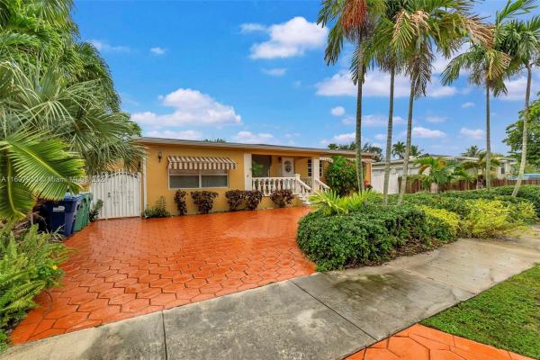 Rose Bea Manor, 3015 SW 103rd Pl, University Park, Florida 33165, image 3