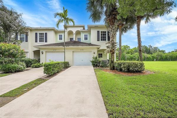 Emerald Lake Townhomes, 4195 Emerald Vis, Lake Worth Beach, Florida 33461, image 1