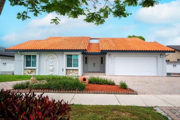 University Park East, 13311 SW 2nd St, Tamiami, Florida 33184, image 1