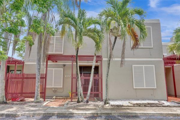 Villas West, 10951 Birchwood Pl, Pembroke Pines, Florida 33026, image 1