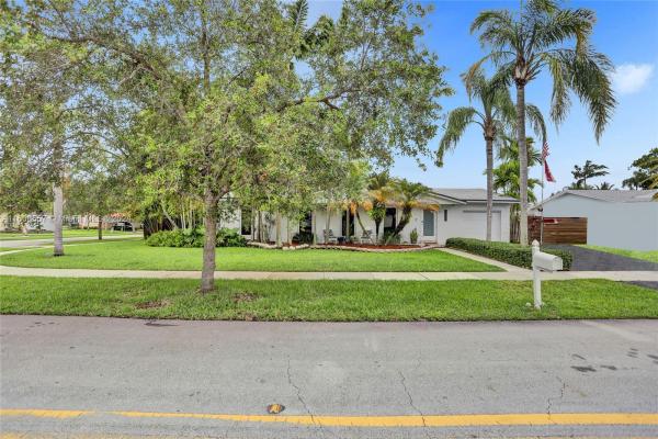 Bel Aire, 9000 SW 184th Ter, Cutler Bay, Florida 33157, image 2