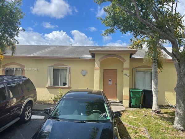 Waterside Townhomes, Leisure City, Florida 33033, image 1