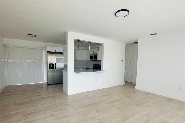 Berkeley Manor, 17515 NW Sunshine State Pkwy E, Miami Gardens, Florida 33169, image 2
