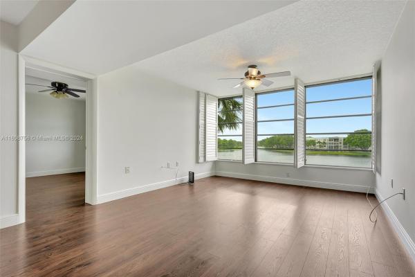 Whitehall Of Pine Island Ridge, 1524 Whitehall Dr #305, Davie, Florida 33324, image 2