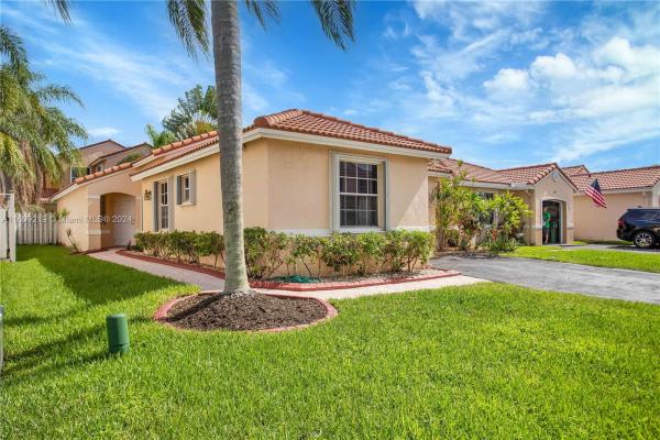 Misty Bay At Silver Lakes, 17302 NW 6th Ct, Pembroke Pines, Florida 33029, image 1