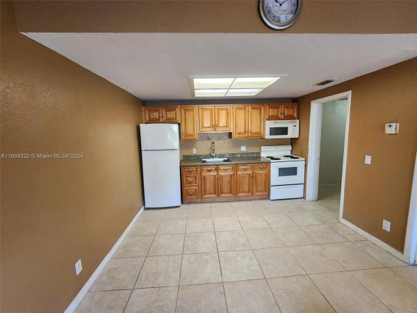 Southgate Villas, 7170 Southgate Blvd #7170, Tamarac, Florida 33321, image 1