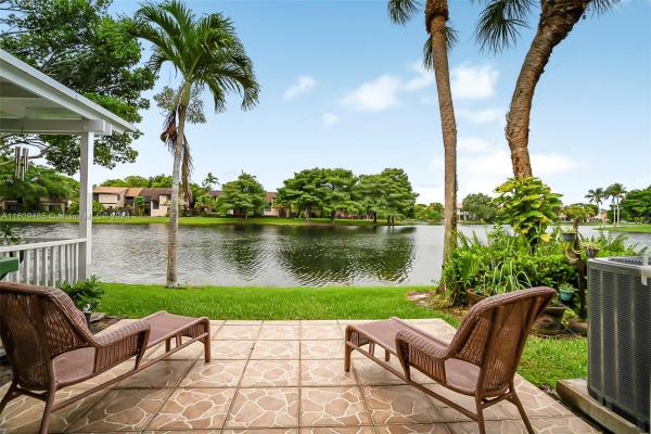 Royal Townhomes, 9724 NW 23rd Ct, Pembroke Pines, Florida 33024, image 1