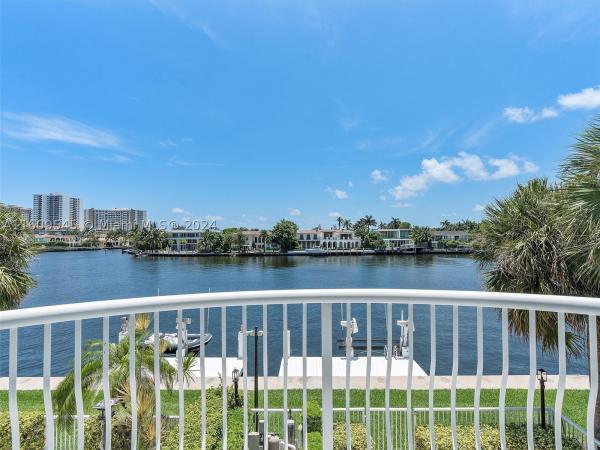 The Courtyards At The Point, 21301 NE 38th Ave #58, Aventura, Florida 33180, image 3