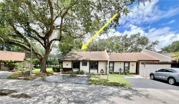 East Lakes Townhomes, 1540 NW 97th Ave, Pembroke Pines, Florida 33024, image 2