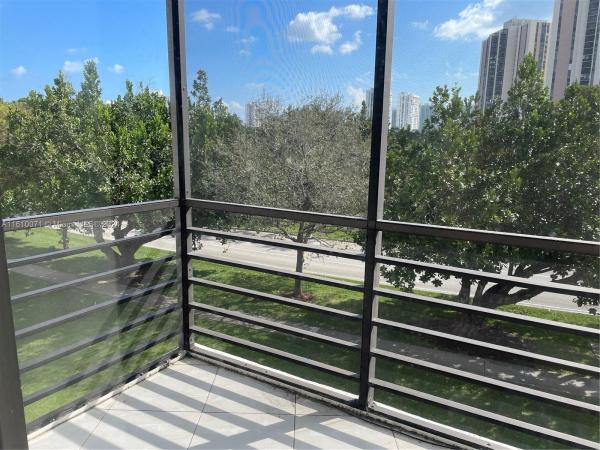 Biscaya, 20400 W Country Club Dr #402, Aventura, Florida 33180, image 3
