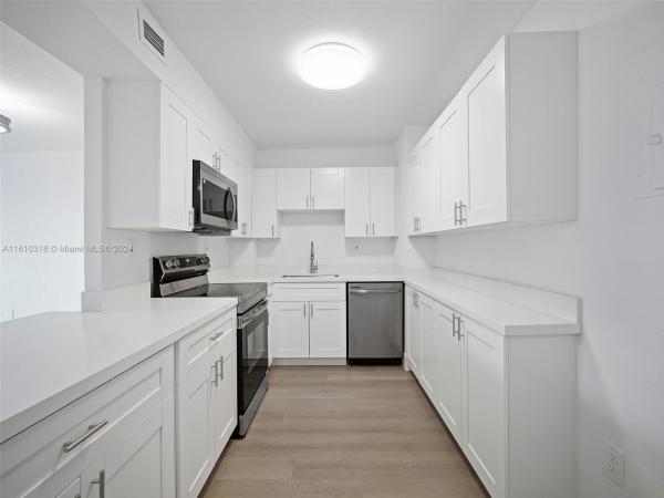 Kendall Gate, 10852 N Kendall Dr #305, Kendall, Florida 33176, image 2