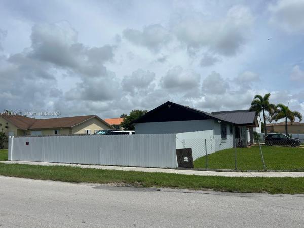 25252 SW 124th Ave, Kendale Lakes, Florida 33032, image 3