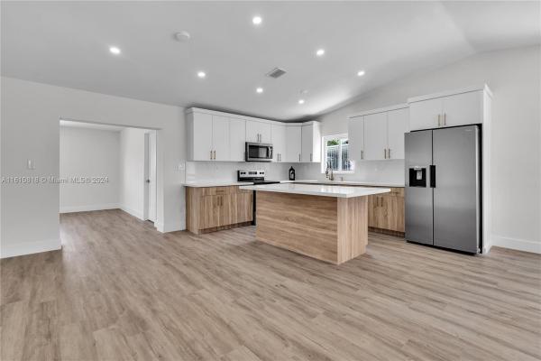 Las Estrellas, 7845 W 5th Ct, Hialeah, Florida 33014, image 2