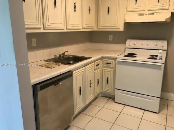 Montecarlo, Golden Glades, Florida 33169, image 3