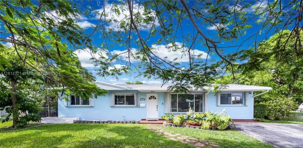 Heftler Homes, 10360 SW 44th St, Westwood Lakes, Florida 33165, image 1